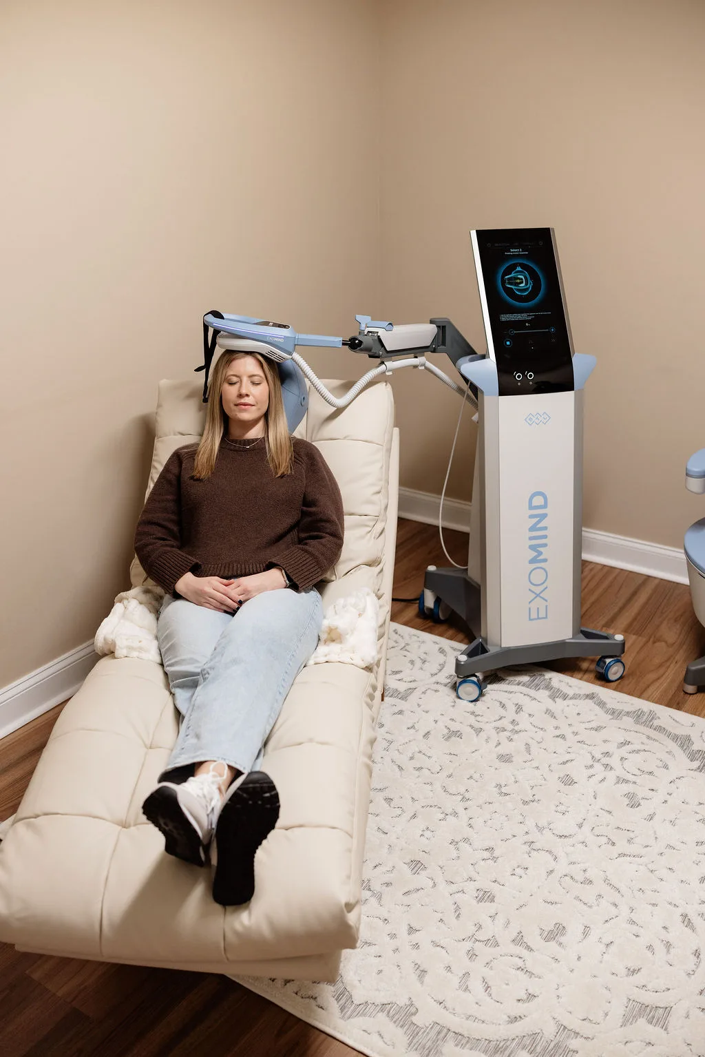 Patient seated during an Exomind session